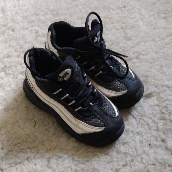 Nike Air Max 95 Kids Black and White Sneakers - Picture 1 of 5